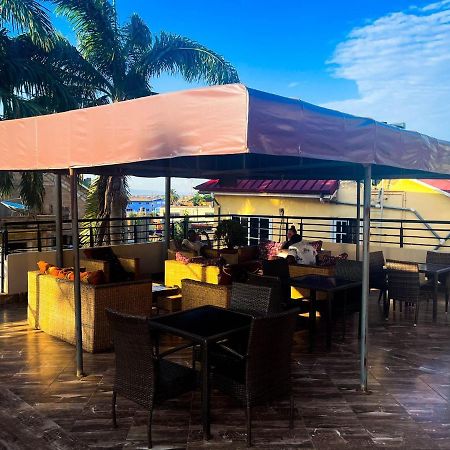 Cascade Hotel Lapaz エクステリア 写真