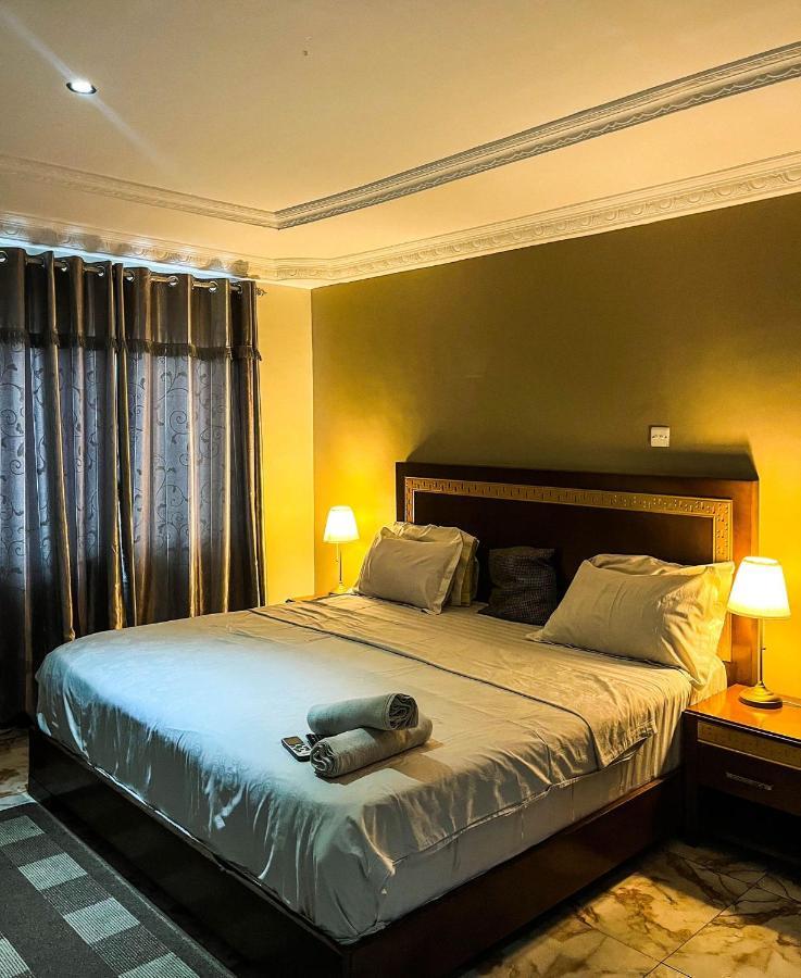 Cascade Hotel Lapaz エクステリア 写真