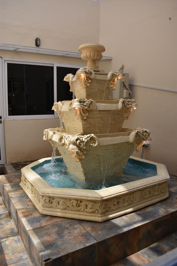 Cascade Hotel Lapaz エクステリア 写真