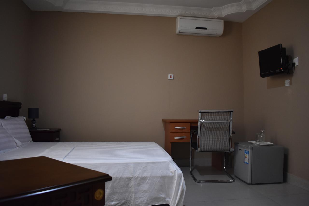 Cascade Hotel Lapaz エクステリア 写真