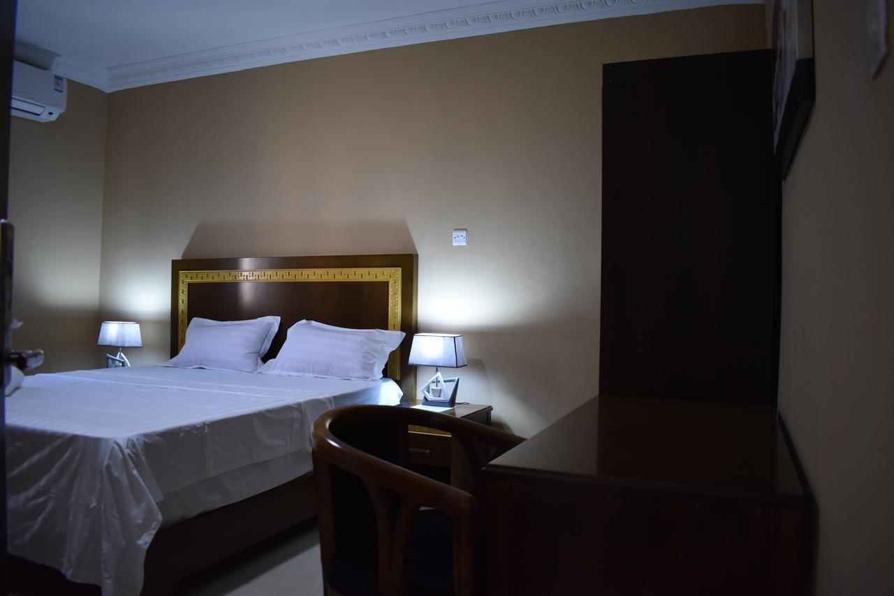 Cascade Hotel Lapaz エクステリア 写真
