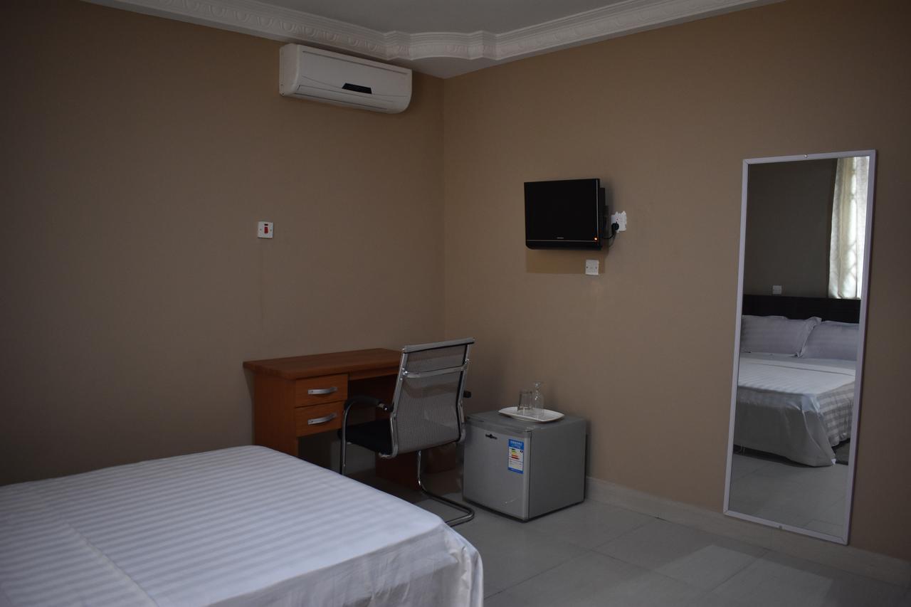 Cascade Hotel Lapaz エクステリア 写真
