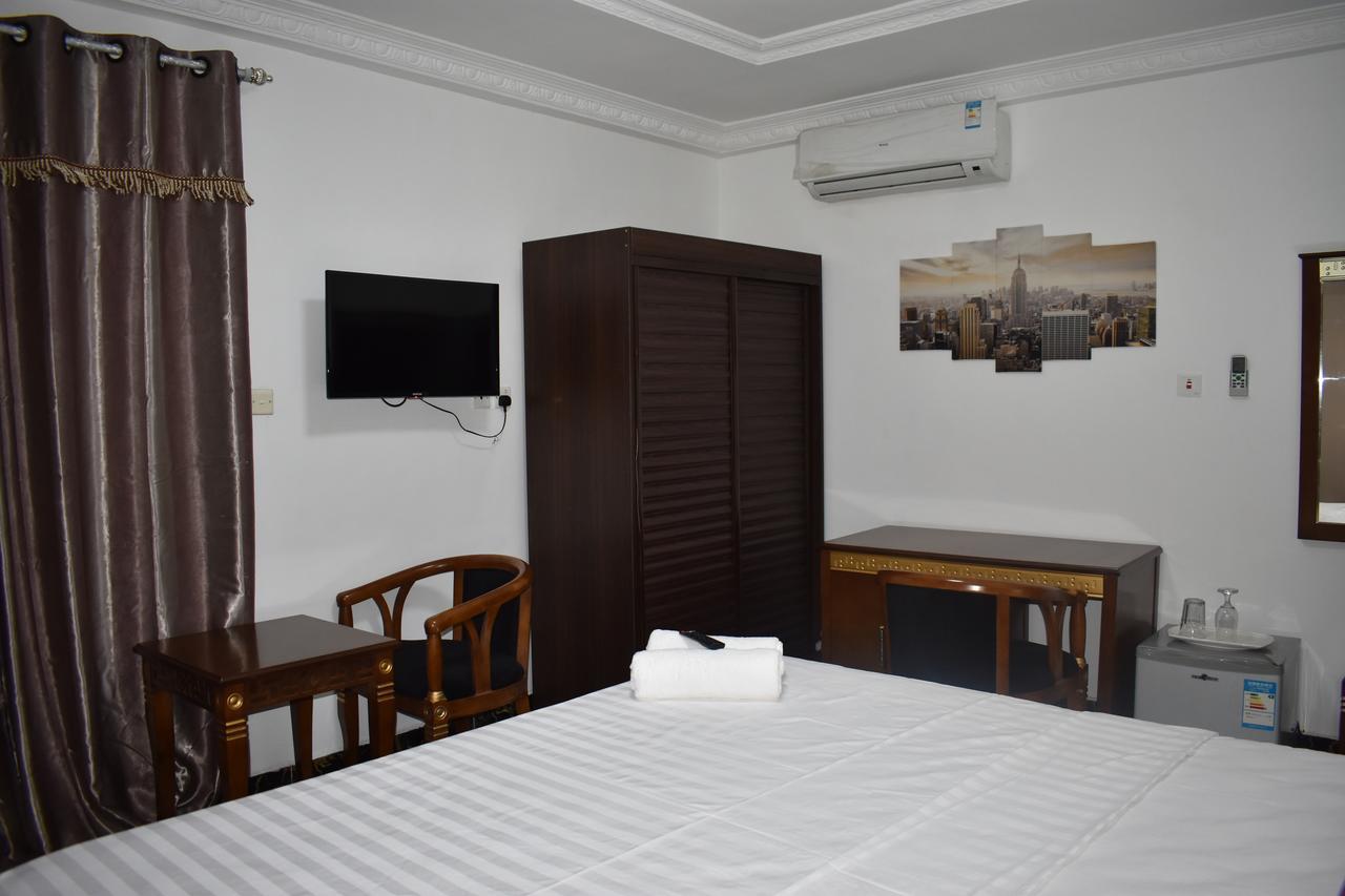 Cascade Hotel Lapaz エクステリア 写真