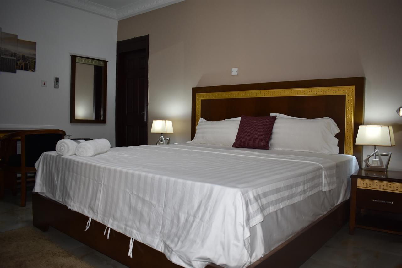 Cascade Hotel Lapaz エクステリア 写真