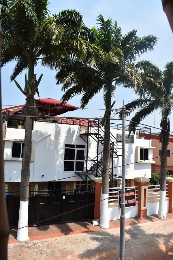 Cascade Hotel Lapaz エクステリア 写真