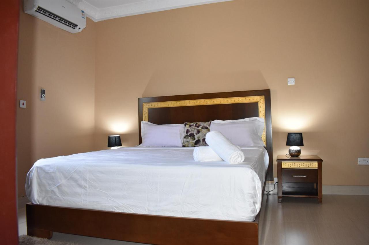 Cascade Hotel Lapaz エクステリア 写真