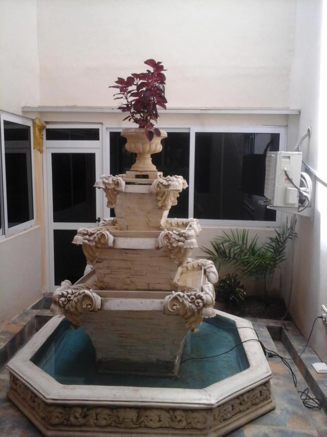Cascade Hotel Lapaz エクステリア 写真